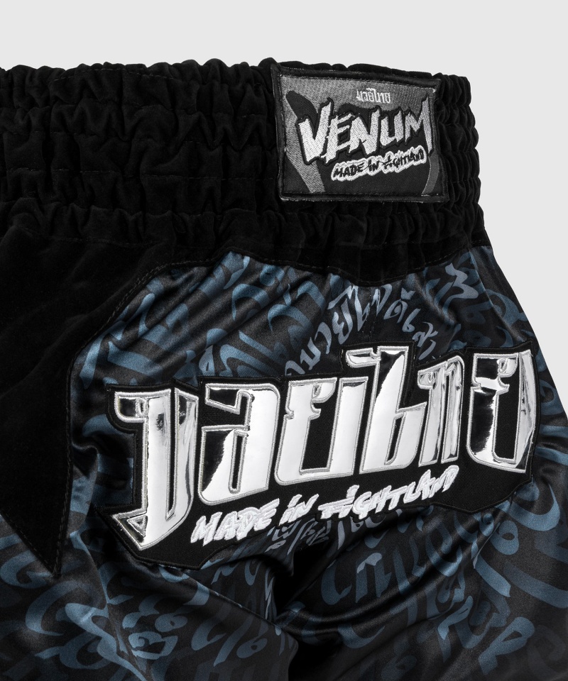 Venum Attack Miesten Muay Thai Shortsit Mustat Hopea | 04653-OTZH | Suomi